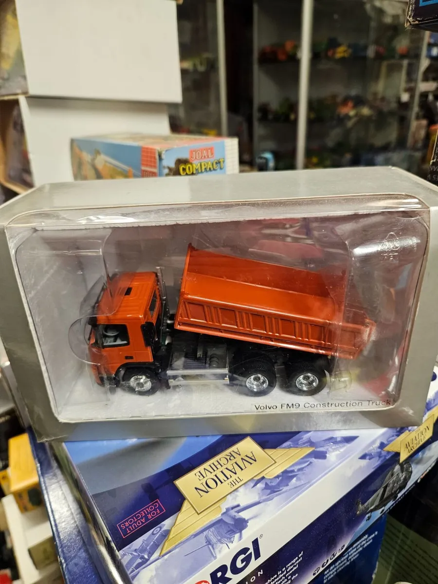 Corgi Motorart Volvo Tipper Truck 1.50