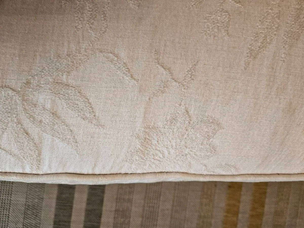 Laura Ashley couch - Image 4