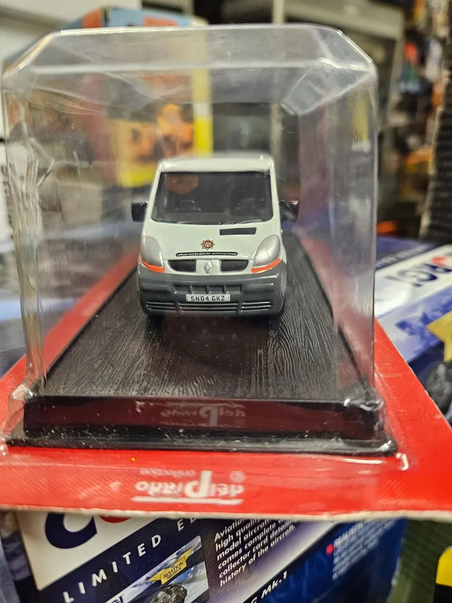 Corgi Atlas Renault Master Van - Image 2