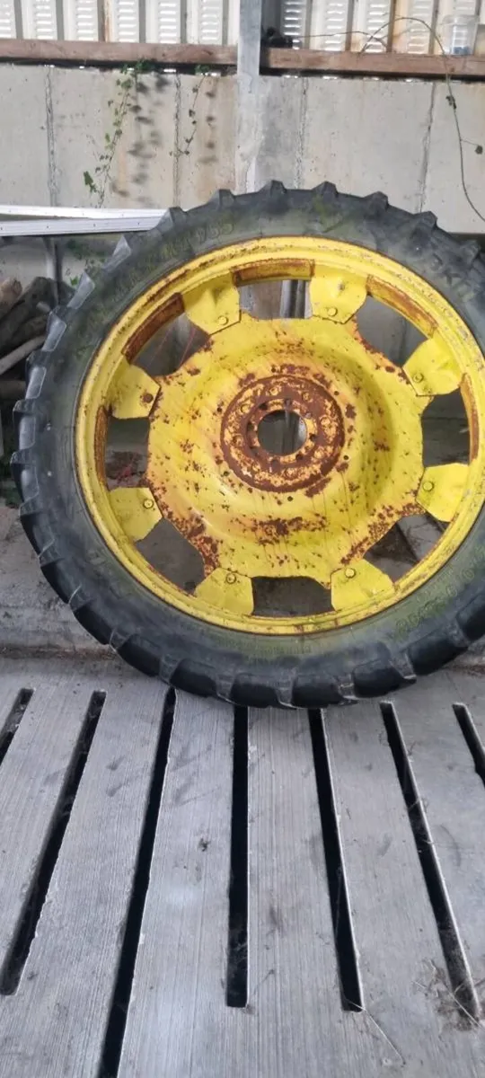 Row crop wheels and tyres - Image 4