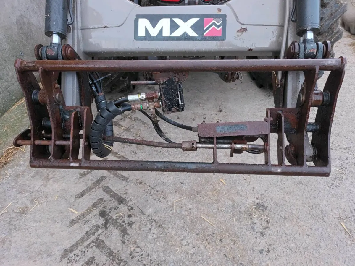 MX headstock + brackets - Image 1