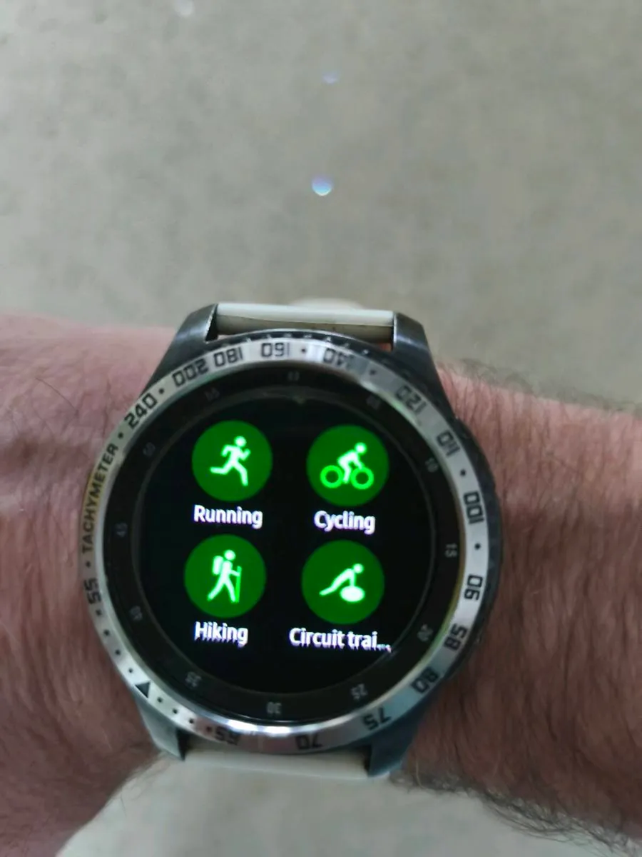 Samsung smartwatch - Image 2