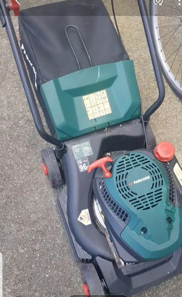 Petrol lawnmower - Image 1