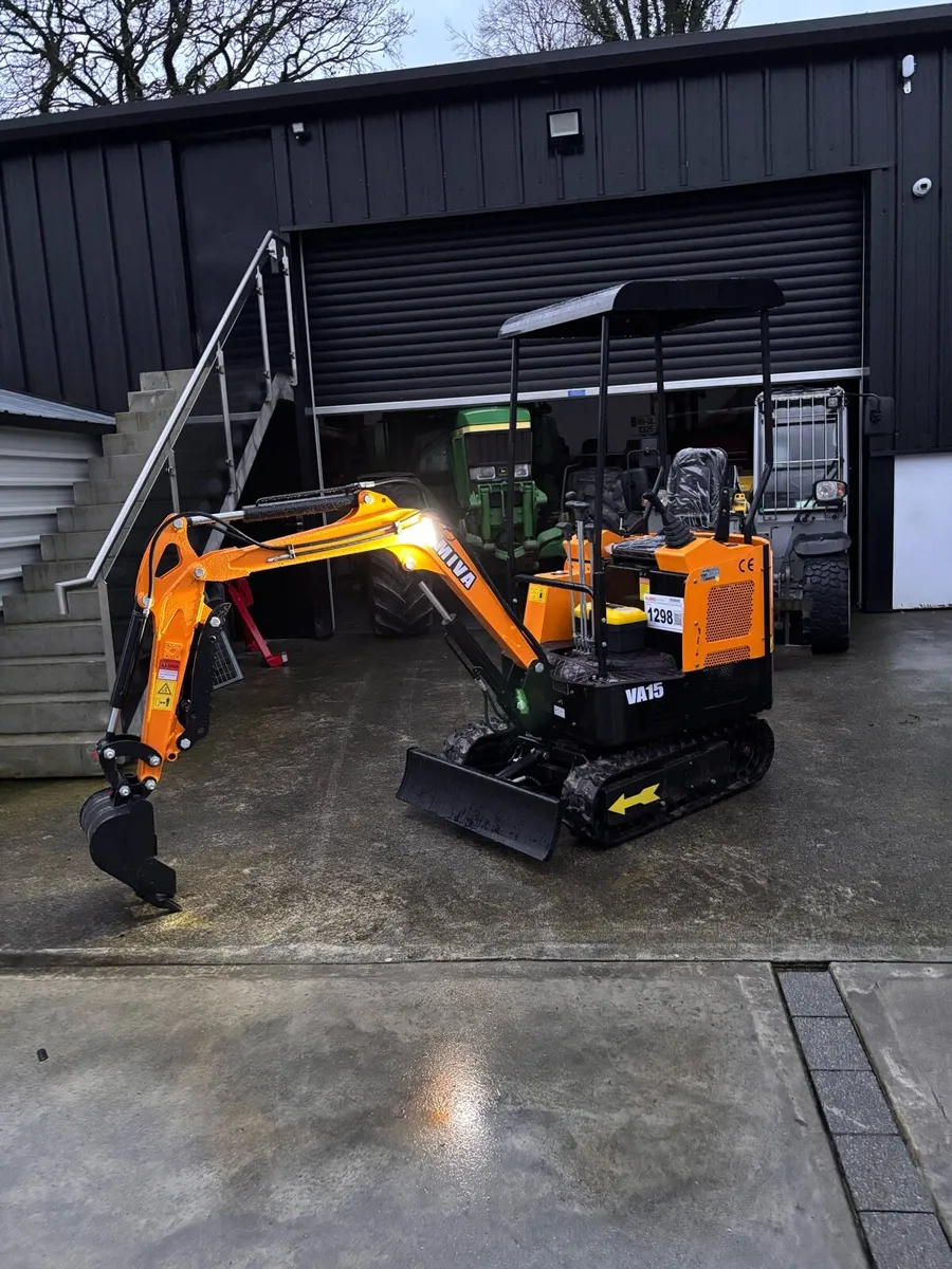Mini digger - Image 1