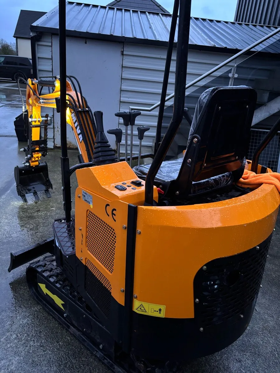 Mini digger - Image 2