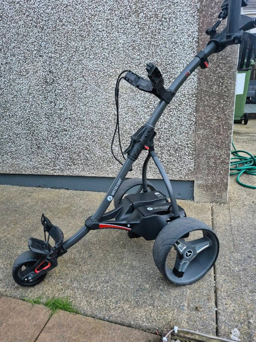 Motocaddy golf cart - Image 1