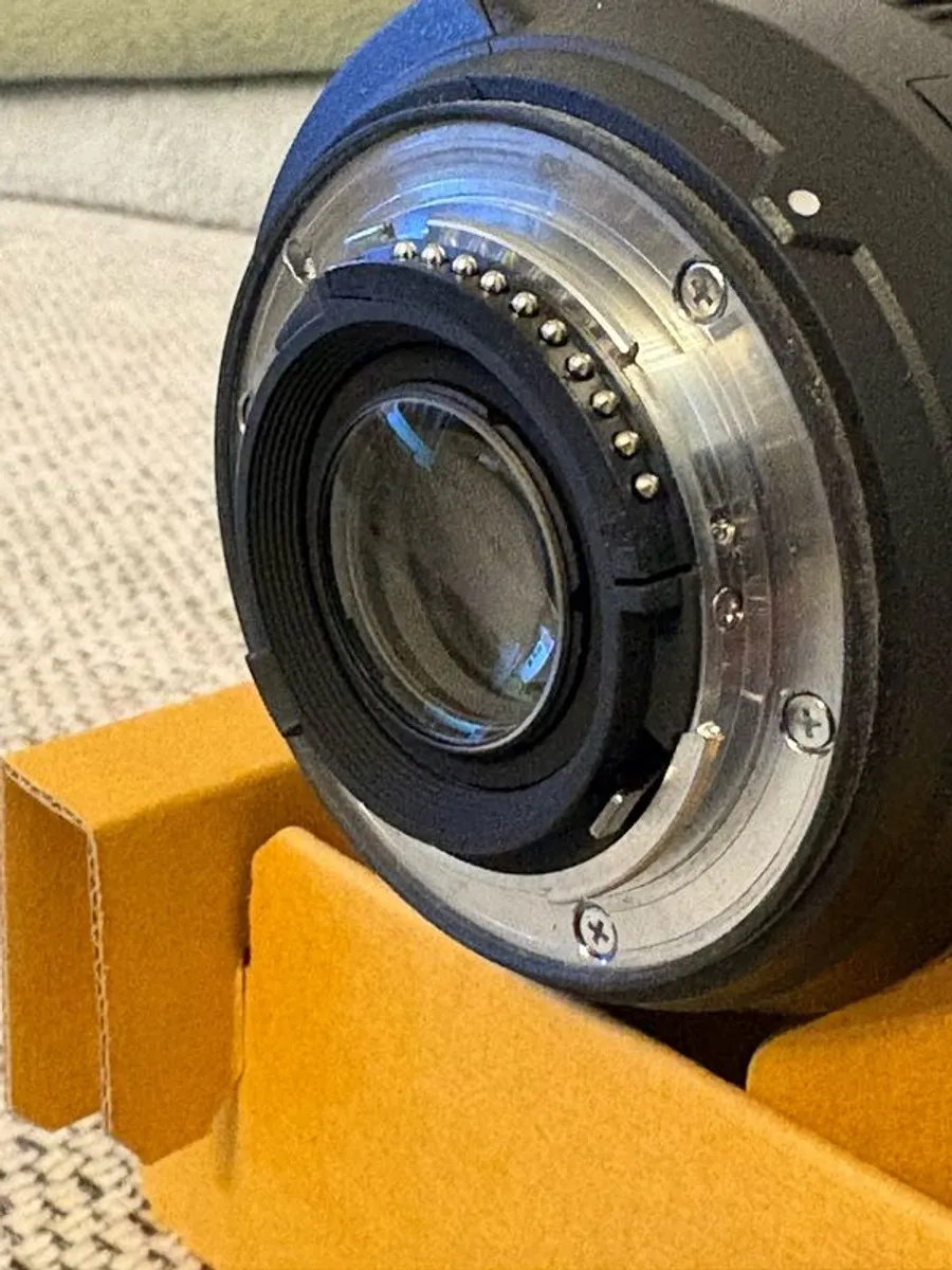 Nikon 18-200mm VR lens  good condition  with box - Image 2