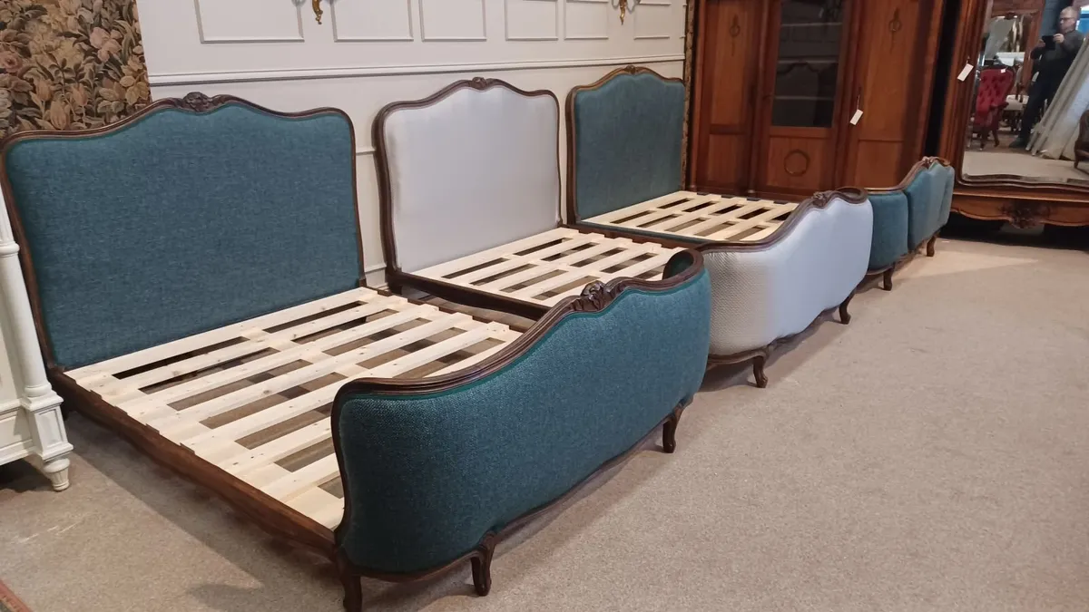 Three demi-corbeille beds - Image 2