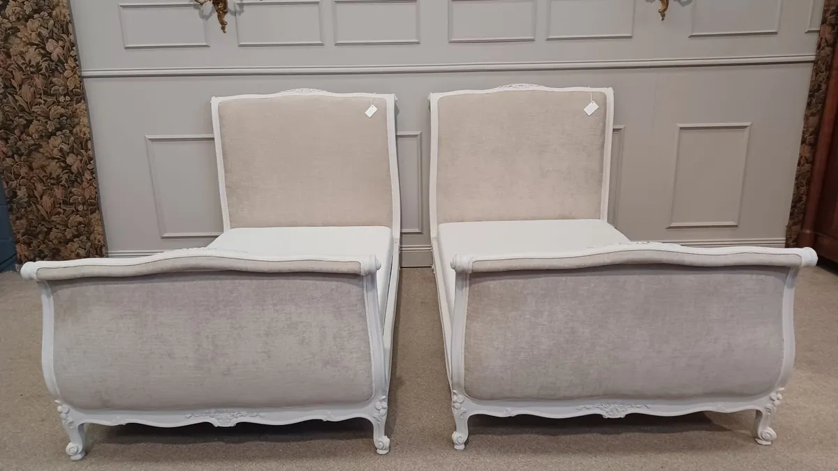 Two children's beds with new mattresses - Image 2