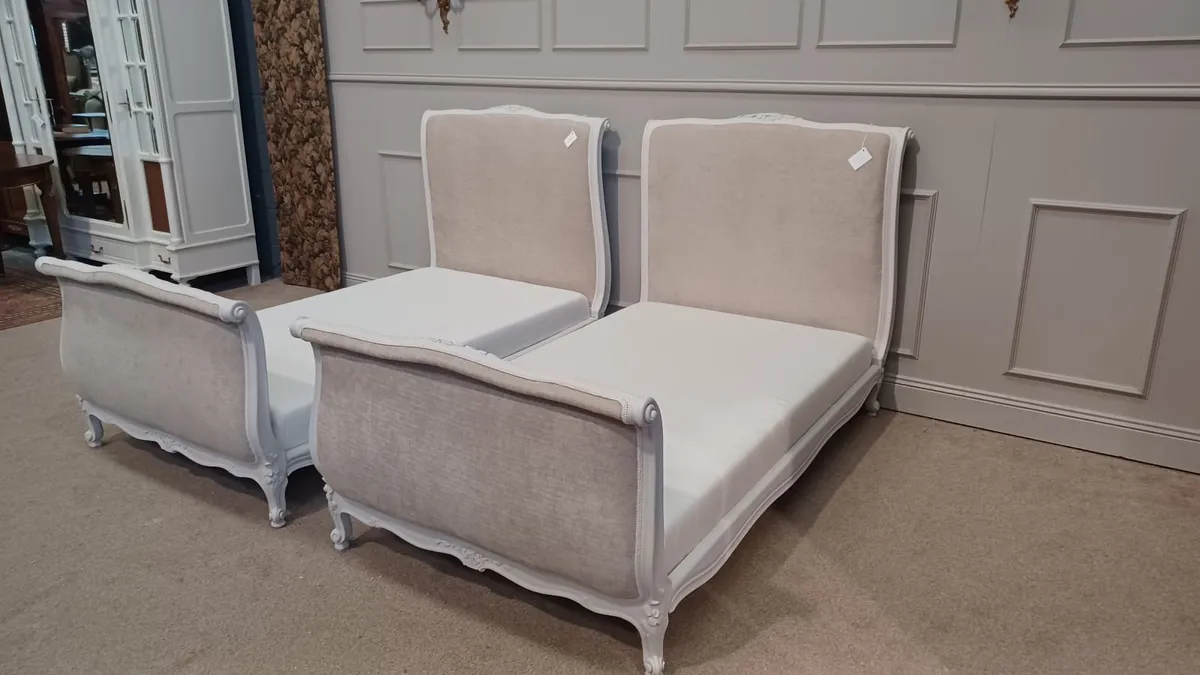 Two children's beds with new mattresses - Image 1