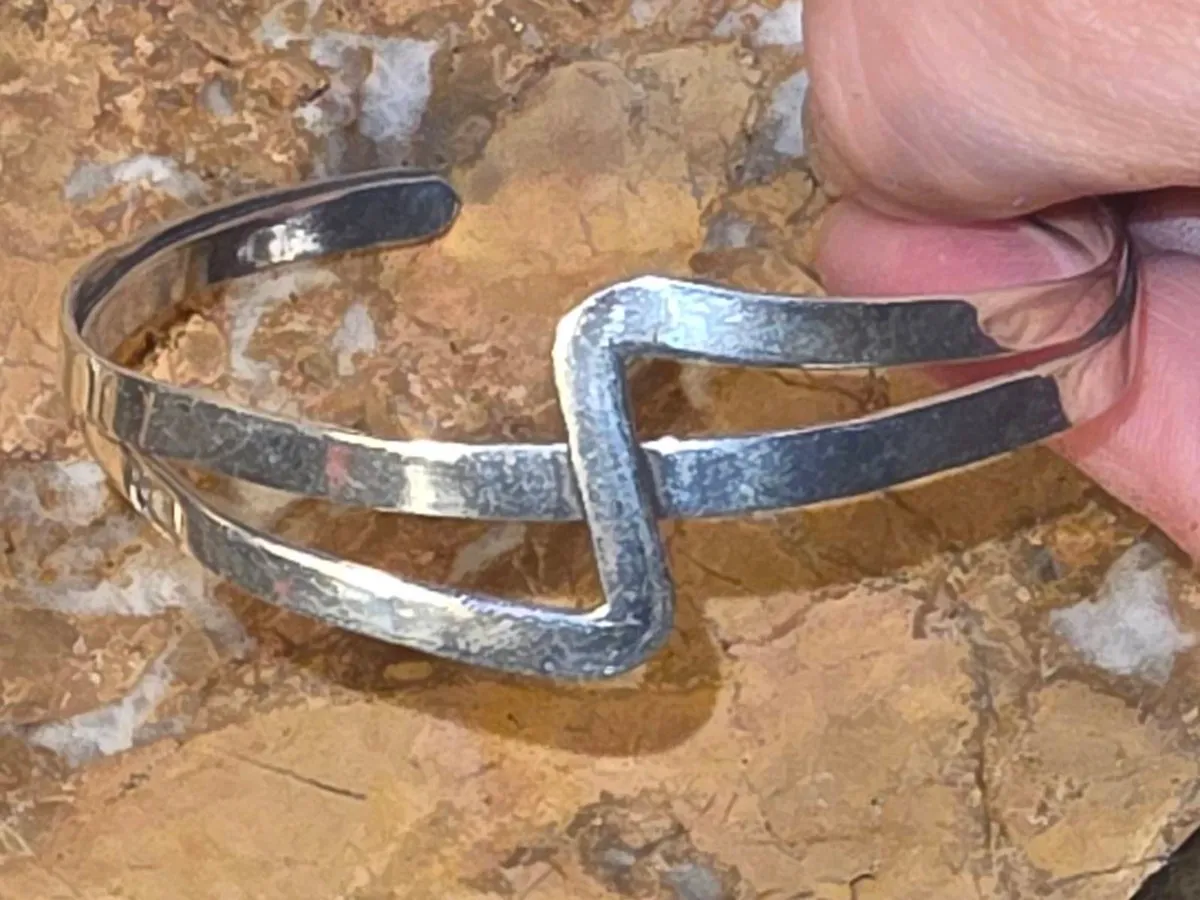 SNAZZY FIGURE Z, 925 Silver CHUNKY Wide Bangle ! - Image 1