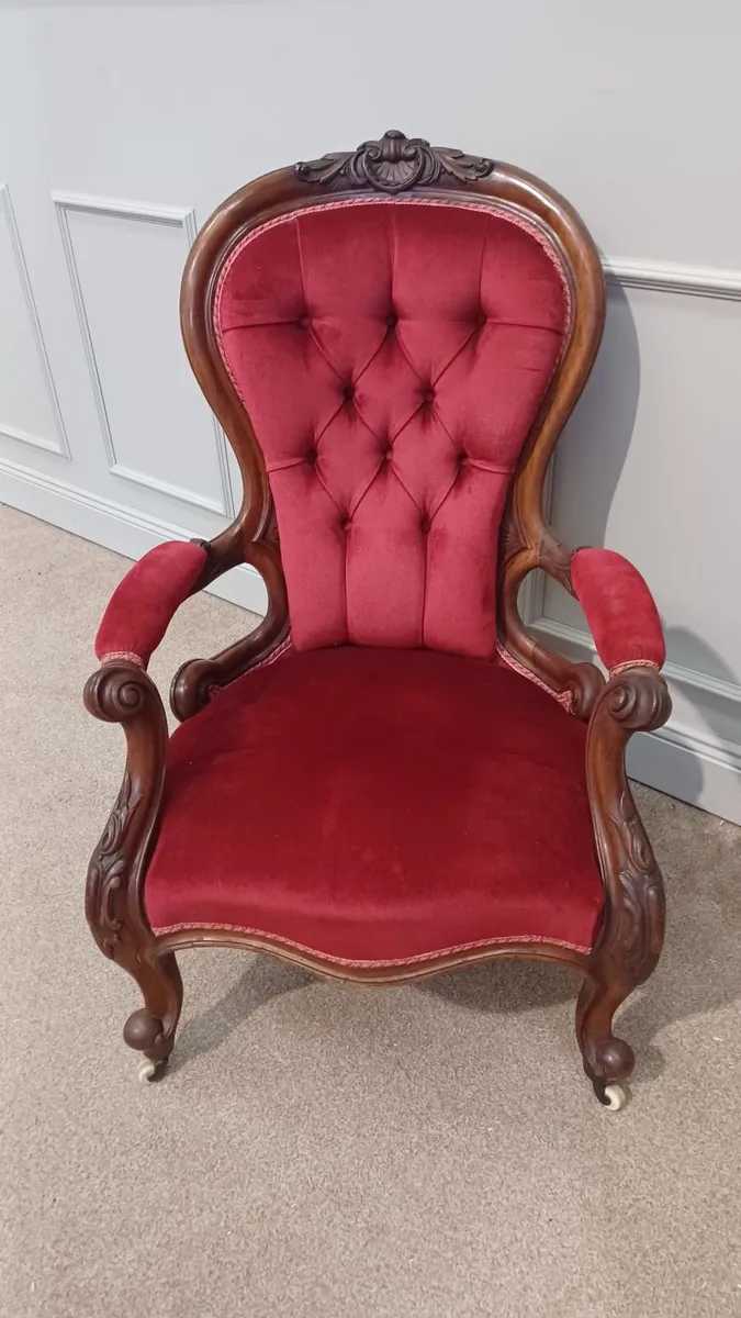 Spoon back armchair - Image 4