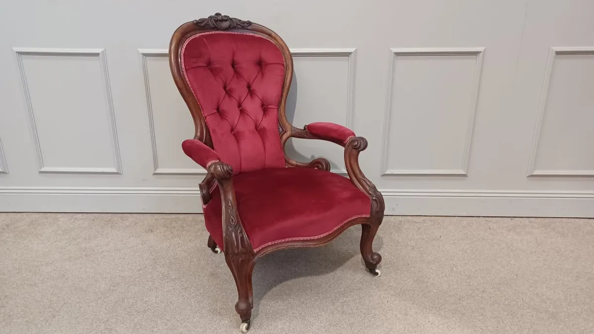 Spoon back armchair - Image 1