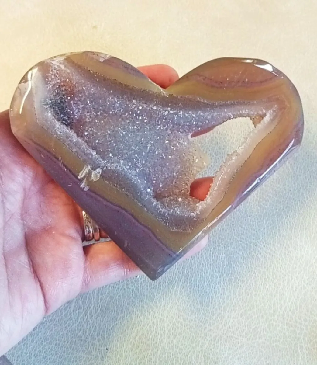 BEAUTIFUL LARGE DRUZY AGATE HEART CRYSTAL - Image 2