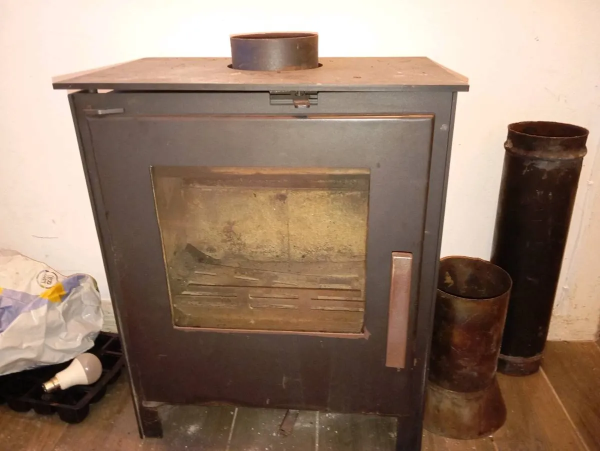 Wood burning stove - Image 1