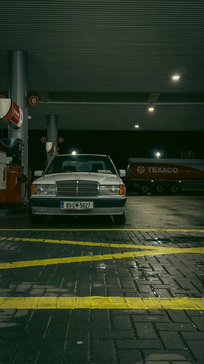 1989 Mercedes Benz 190E - Image 1