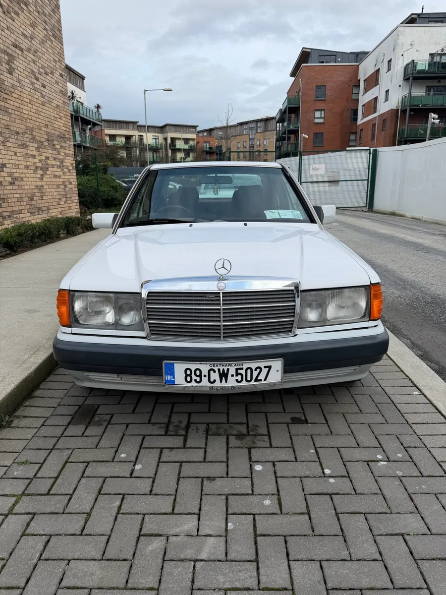 1989 Mercedes Benz 190E - Image 2