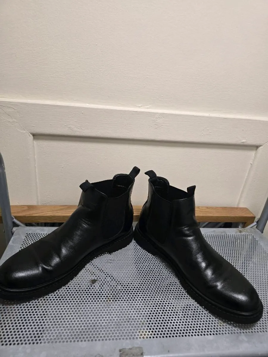 Men's shoes in excellent condition - Image 1