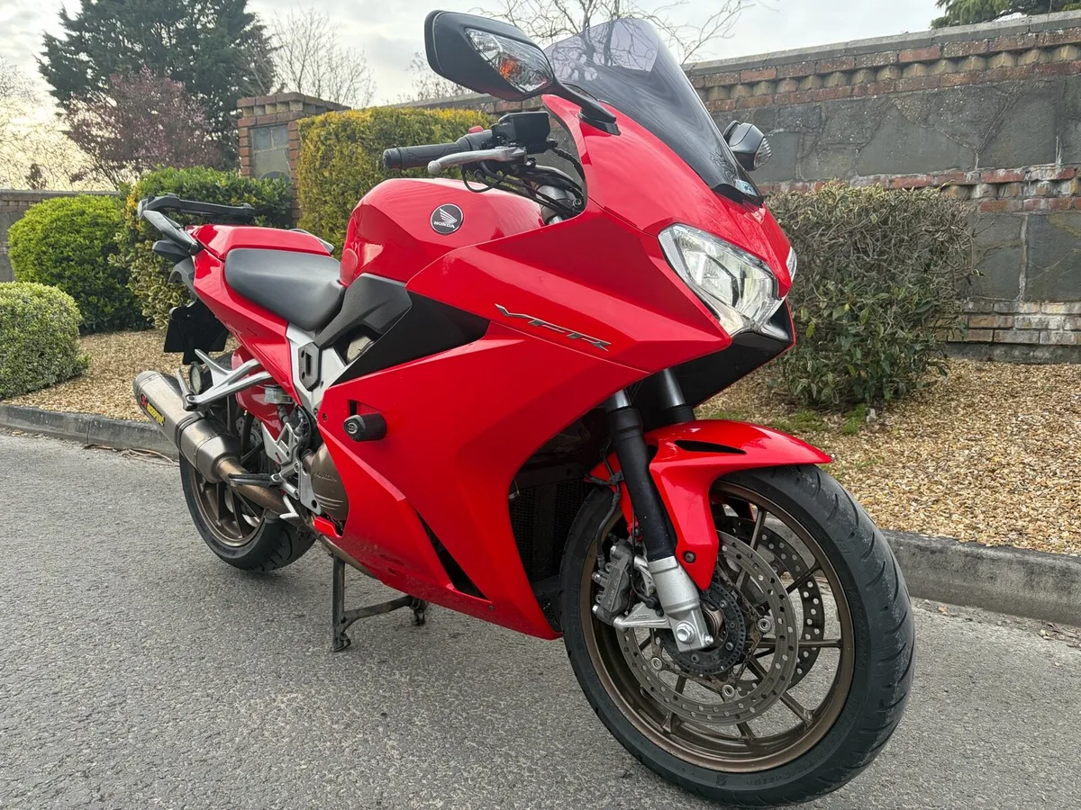 2015 Honda VFR800 - Image 2