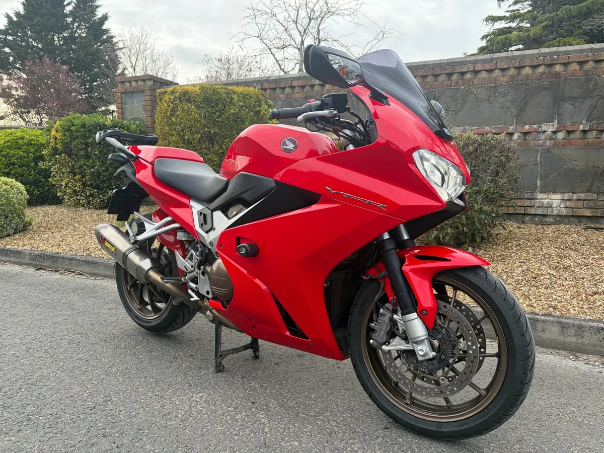 2015 Honda VFR800 - Image 3