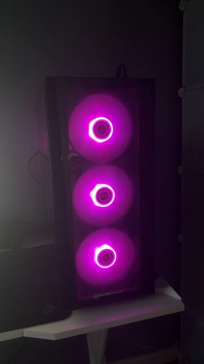 Pc & set up - Image 1