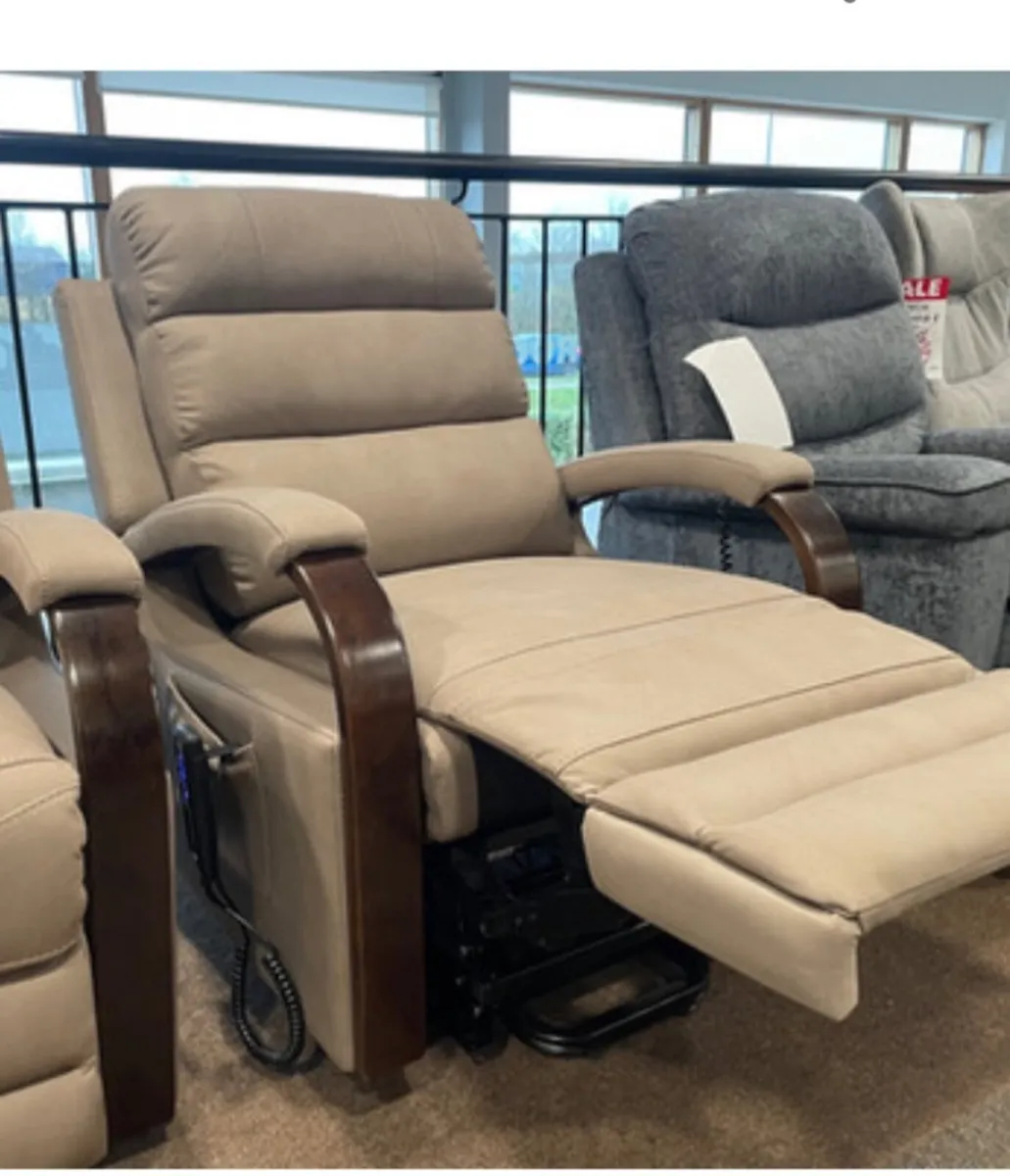 Lift and Rise recliner chair - excellent condition - Image 3