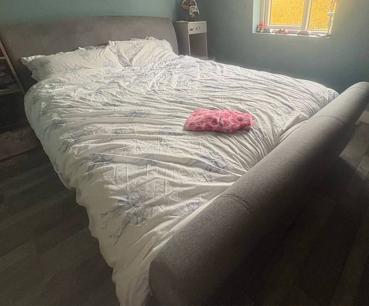King size bed - Image 3