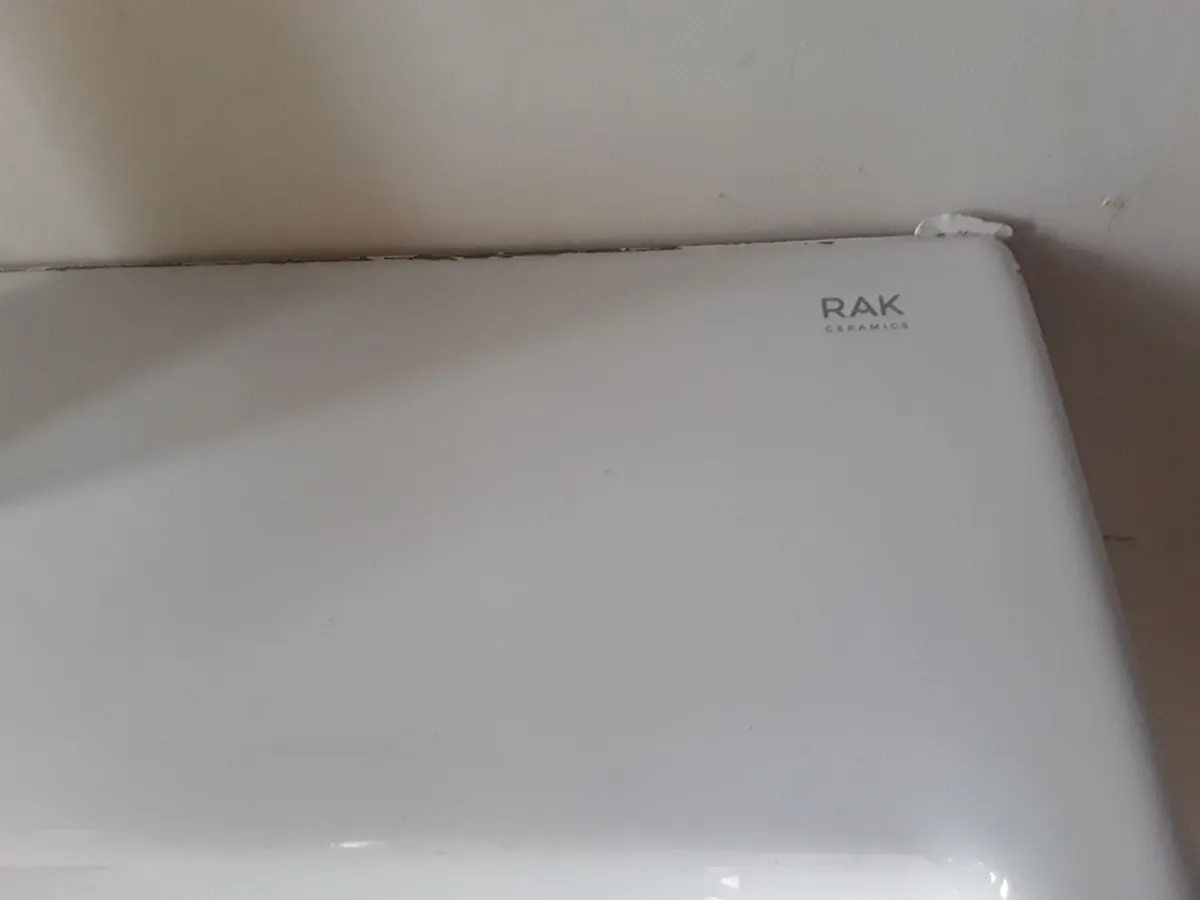 Pedestal sink mix tap perfect working order - Image 2