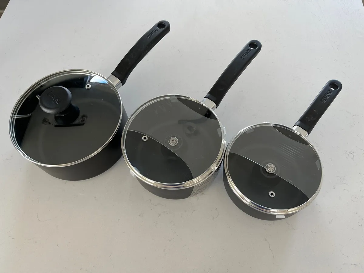 Tefal Saucepan Set 3 Pots with Lids – New & Unused - Image 1