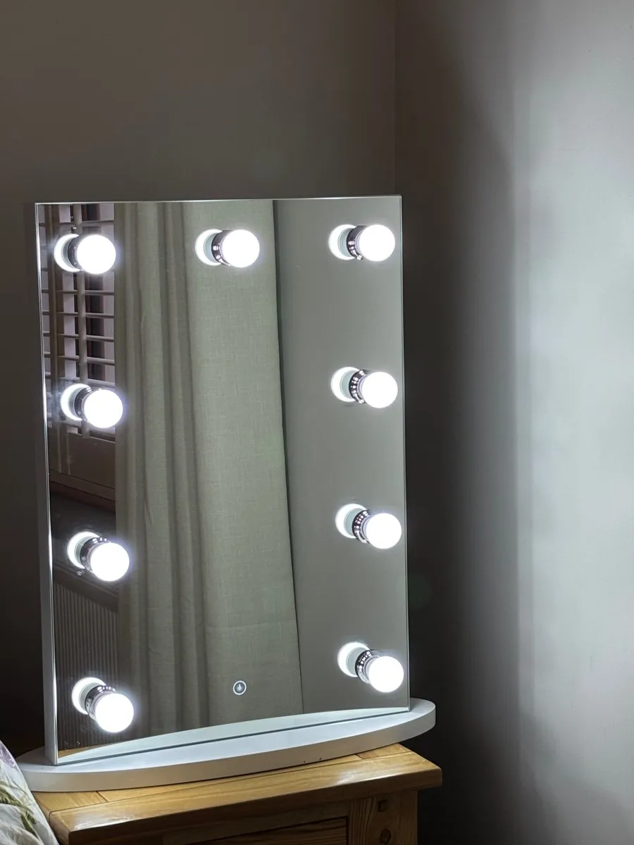 Hollywood mirror - Image 1