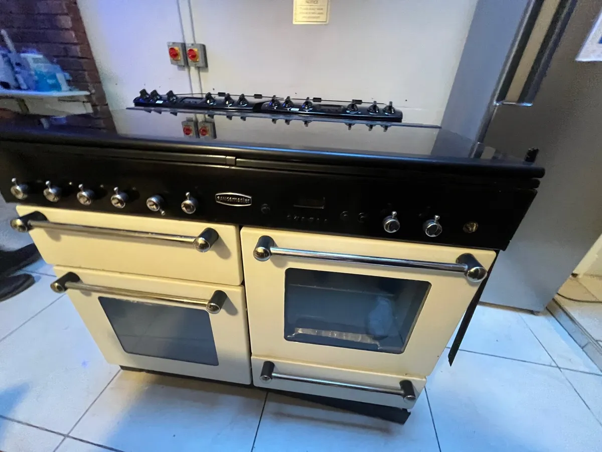 Cooker RangeMaster Gas and Electric - Image 1