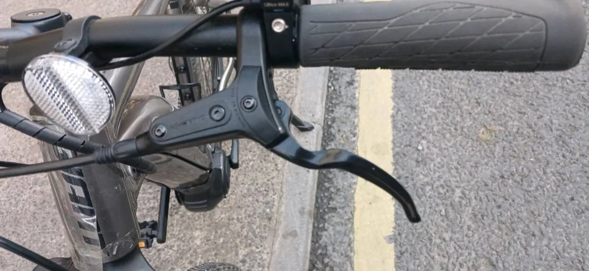 Giant ROAM ELECTRIC HYBRID - Image 4