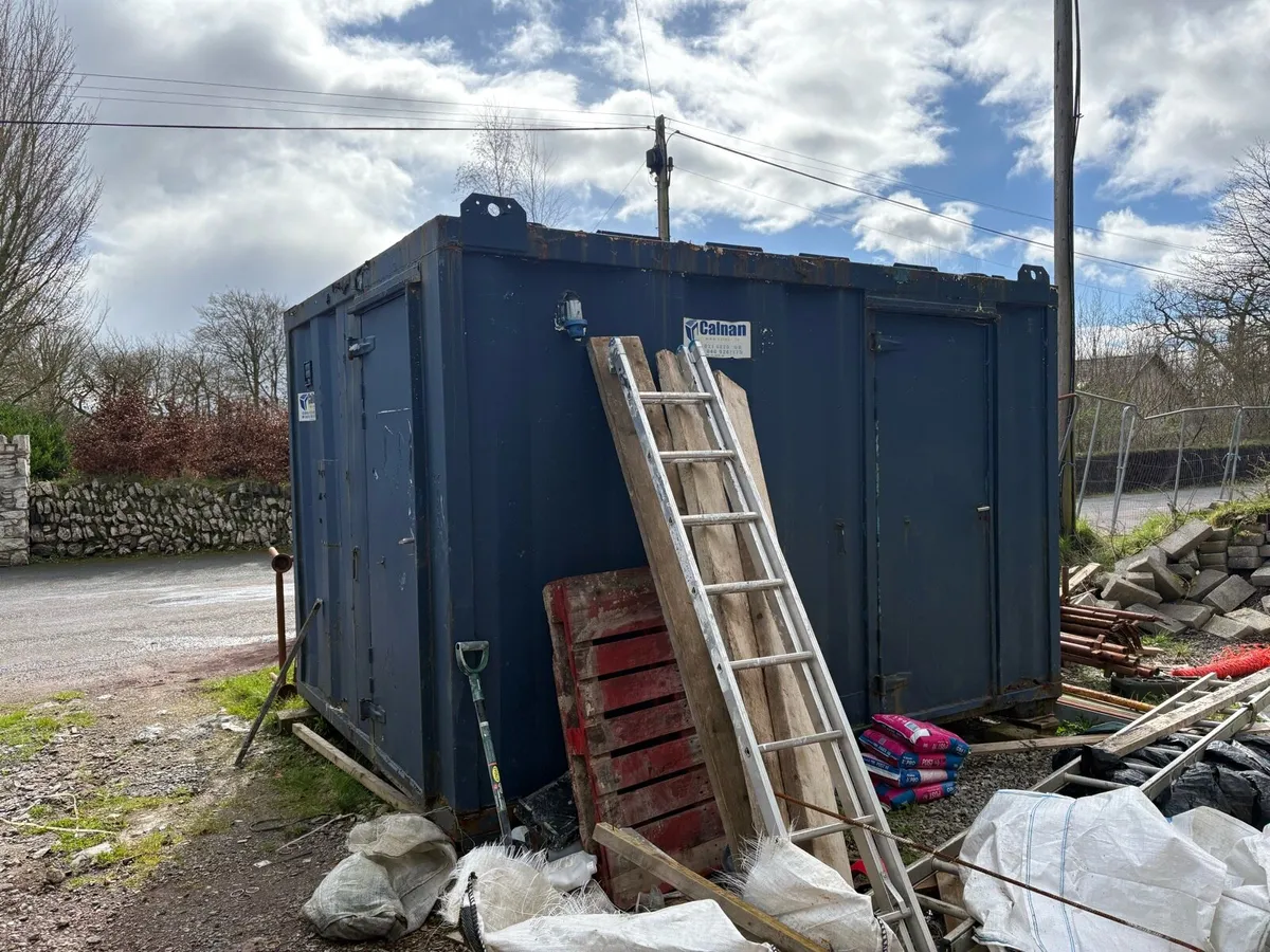 10 x 12 storage container with built-in toilet - Image 2