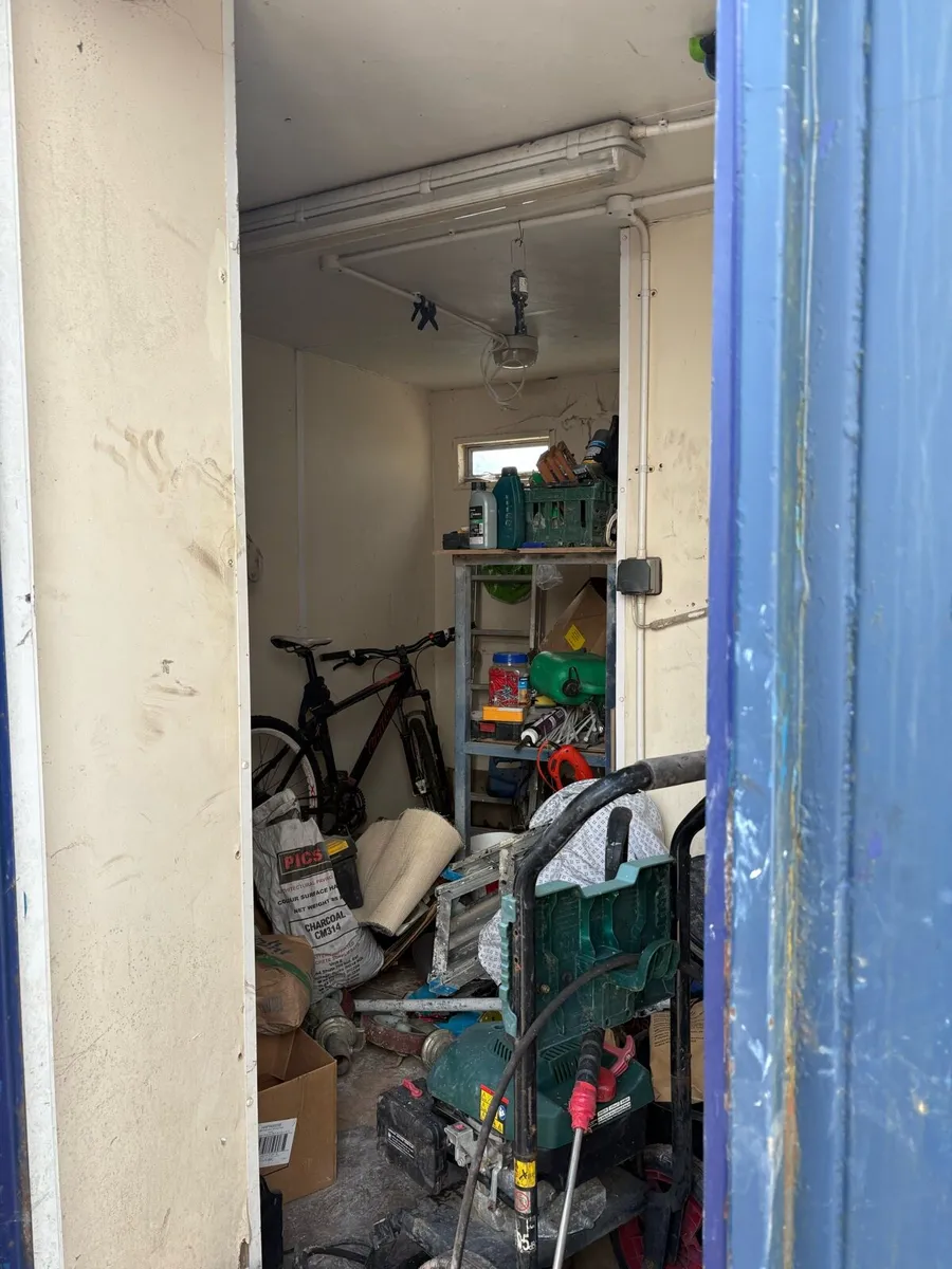 10 x 12 storage container with built-in toilet - Image 3