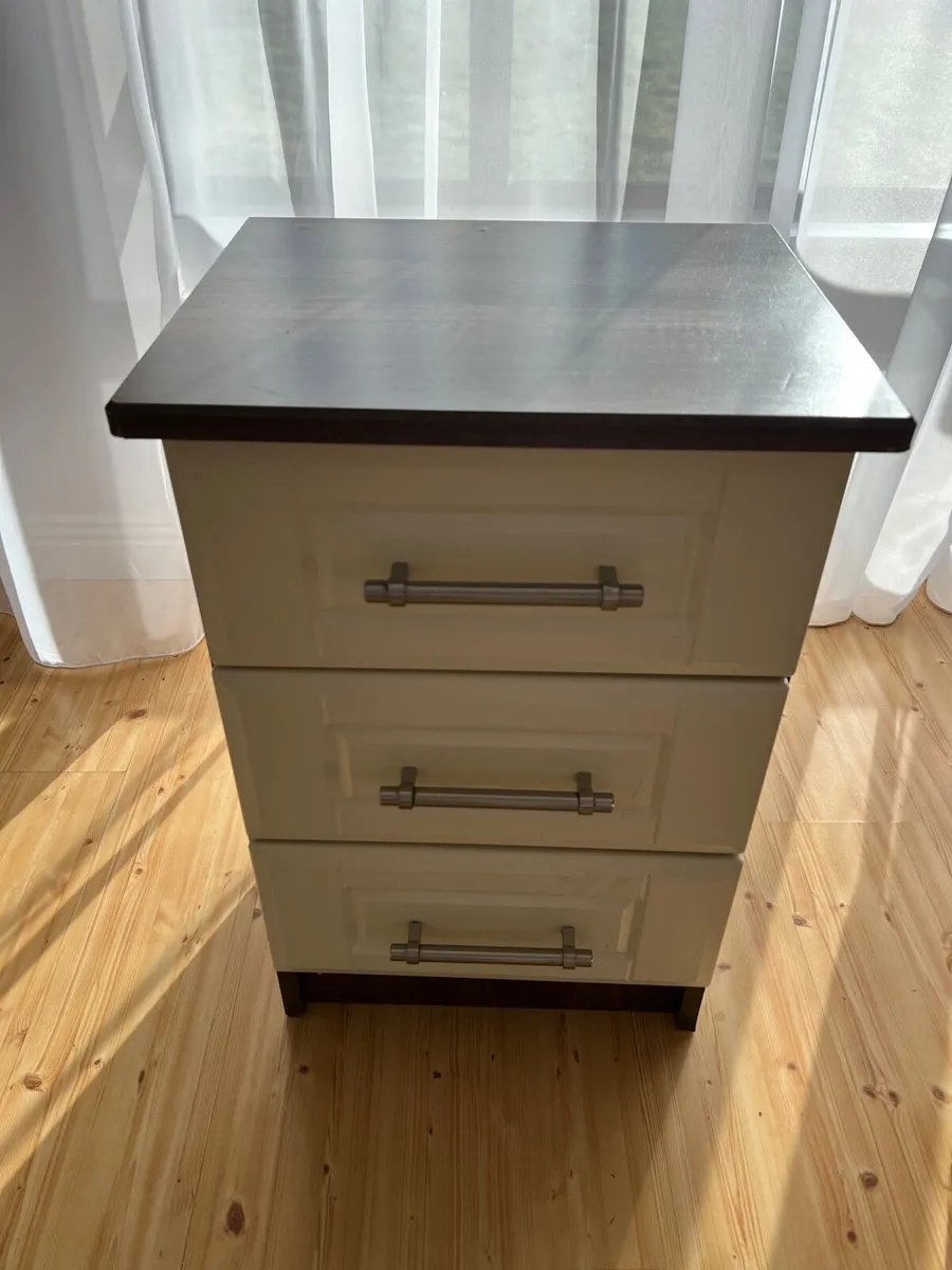 Bedside lovker - Image 1