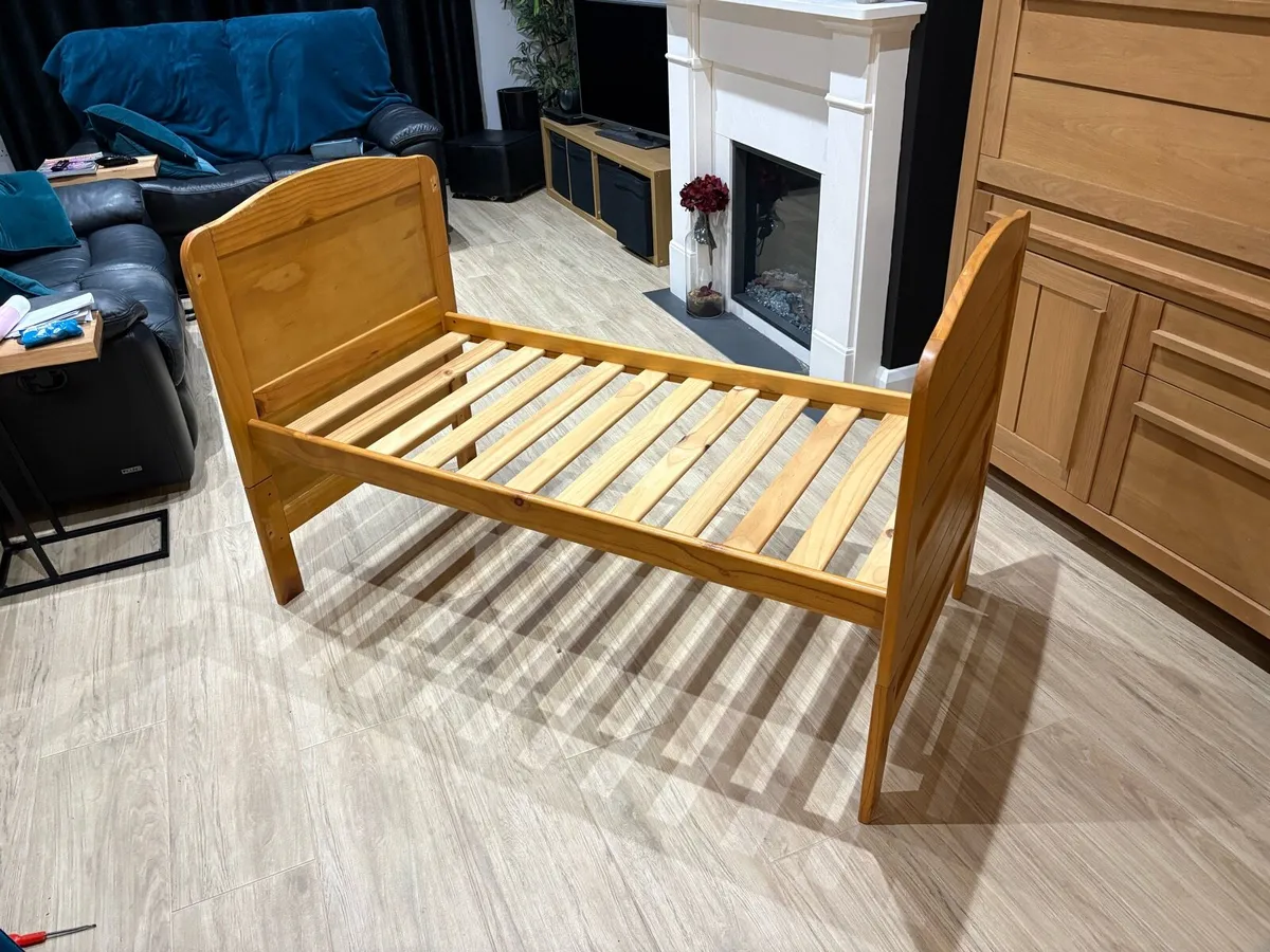 Adjustable Cot / Bed - Image 3