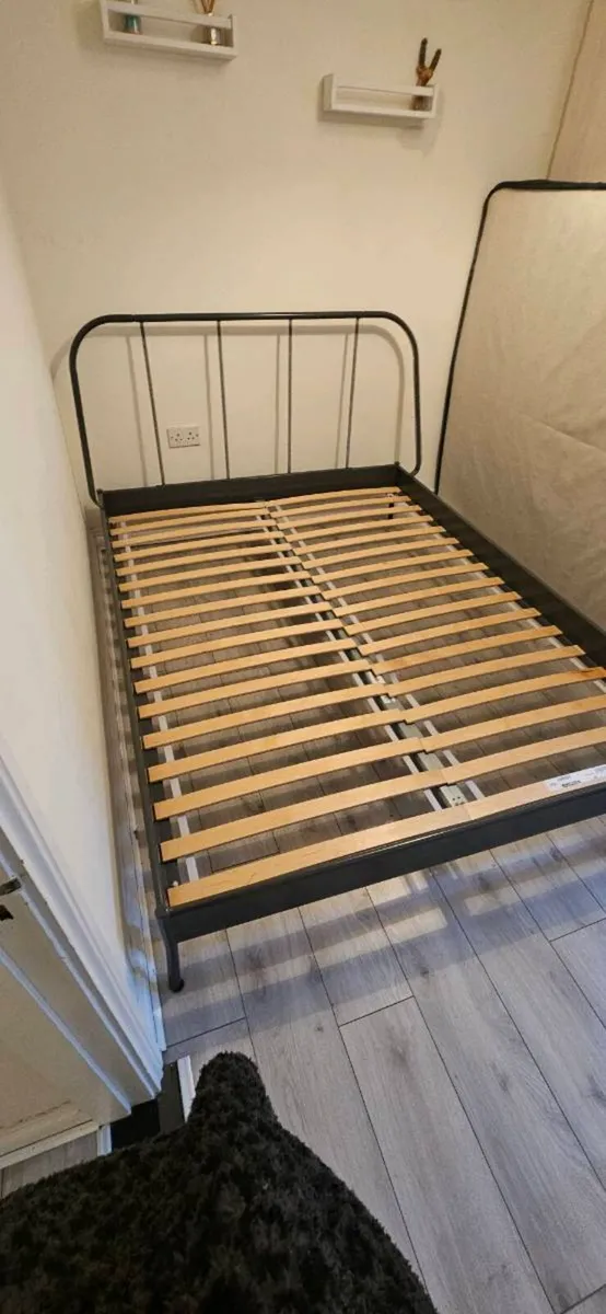 King size metal bed frame - Image 1