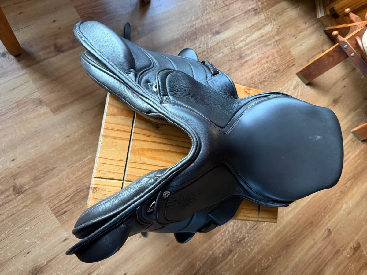 Albion K4 Monoflap jump saddle 17.5” MW - Image 3