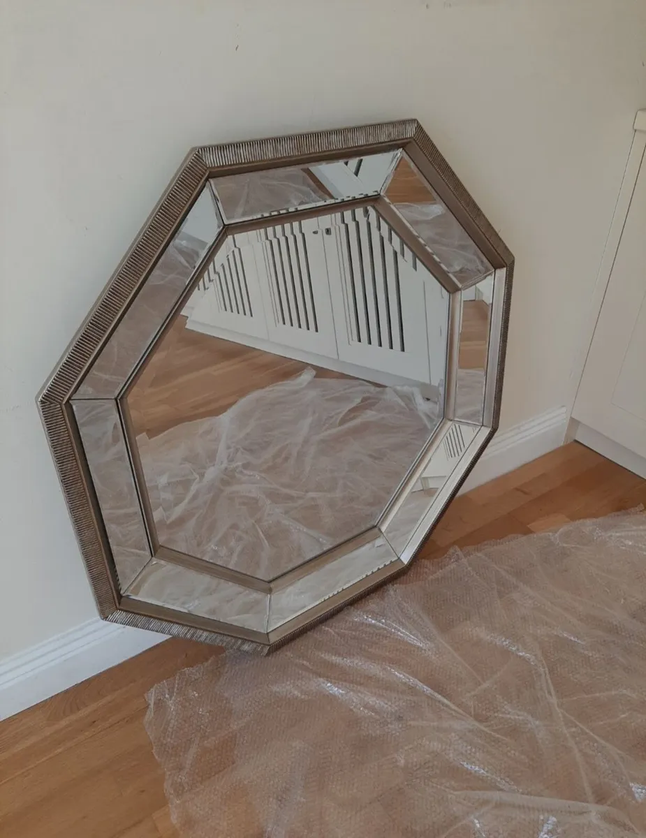 Large mirror - Image 1