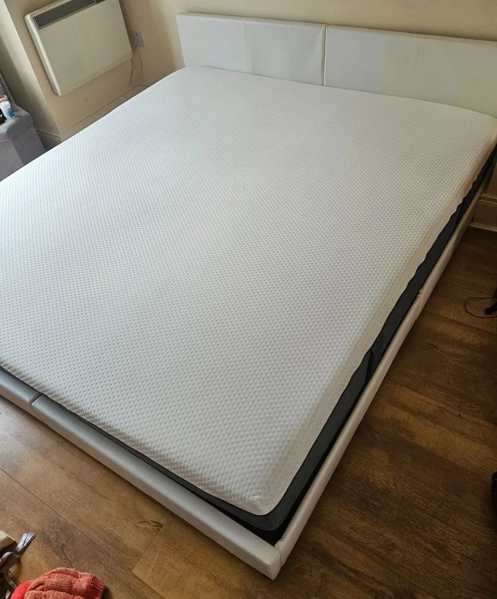 Suoer king Bed and Emma mattress - Image 1