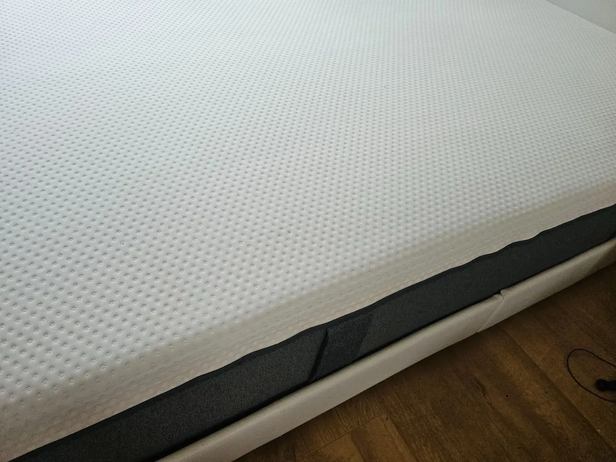 Suoer king Bed and Emma mattress - Image 2