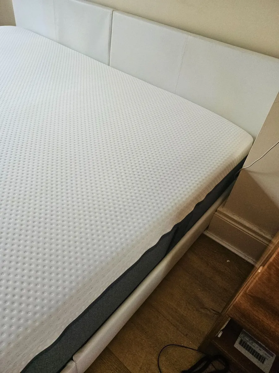 Suoer king Bed and Emma mattress - Image 4