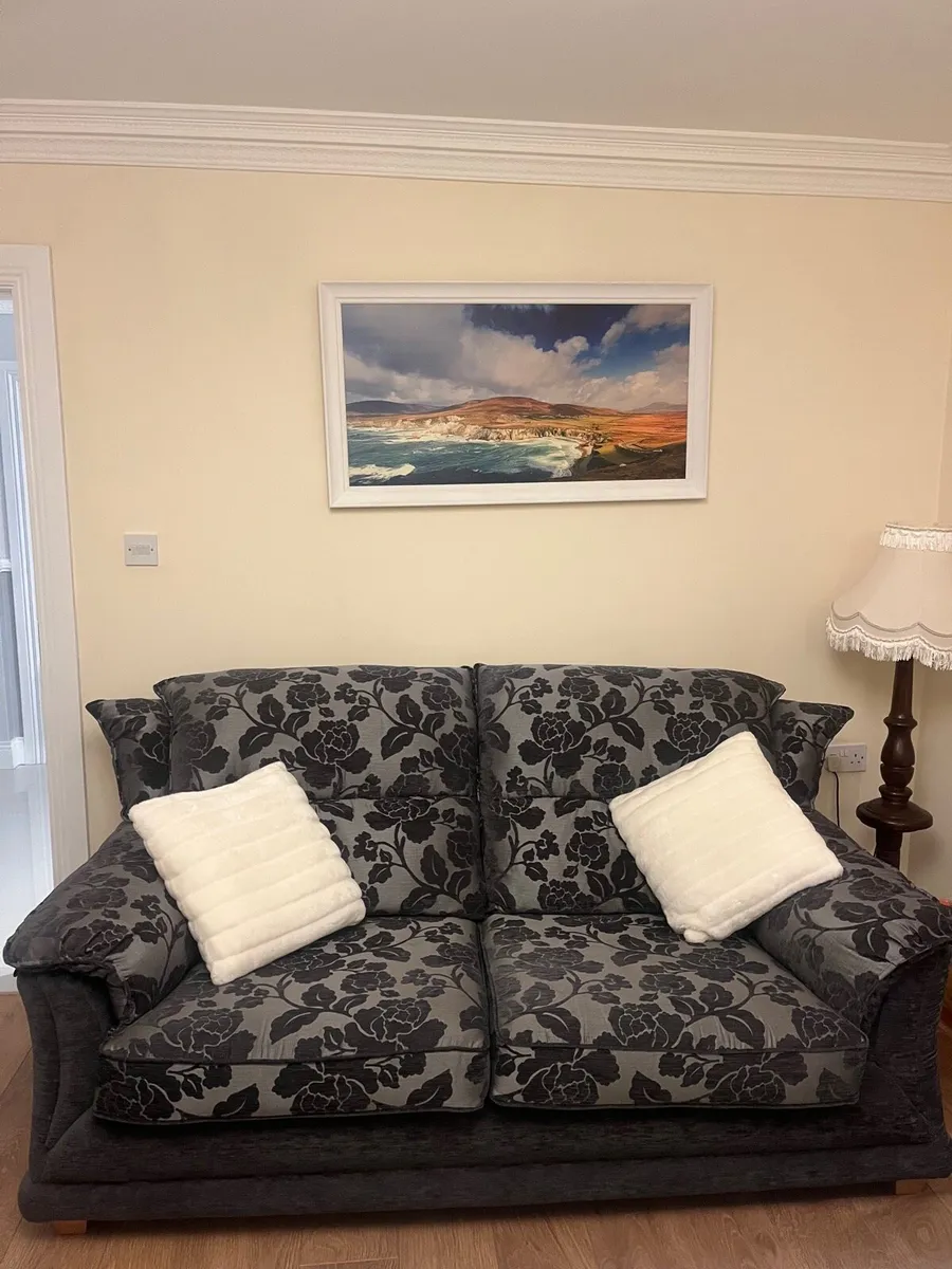 Sofa plus two arm chairs - Image 2