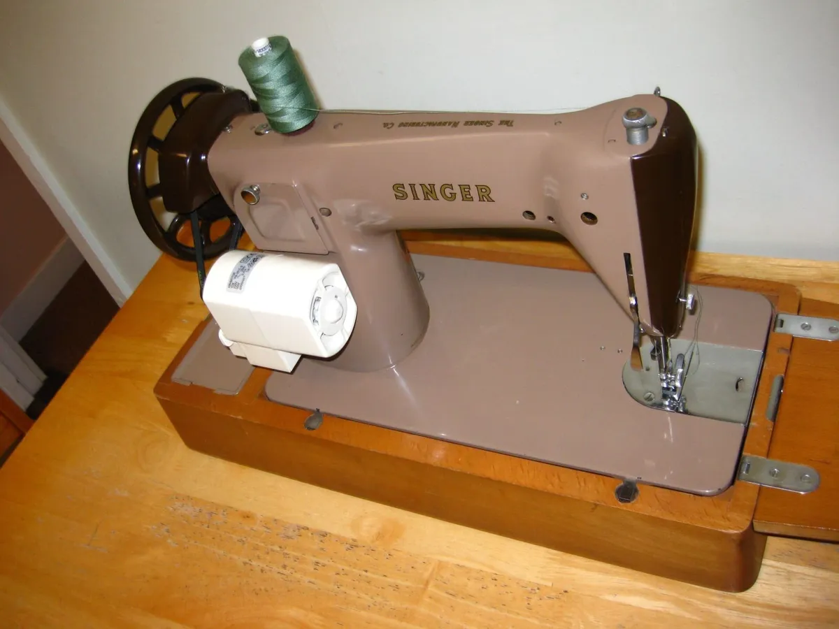 Spotless Singer 201K Sewing Machine. - Image 4