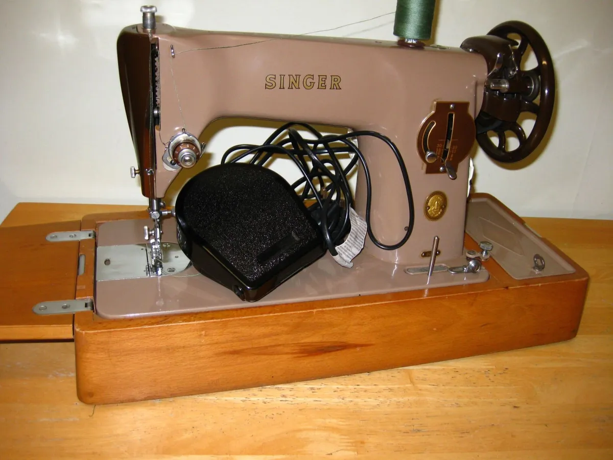 Spotless Singer 201K Sewing Machine. - Image 3