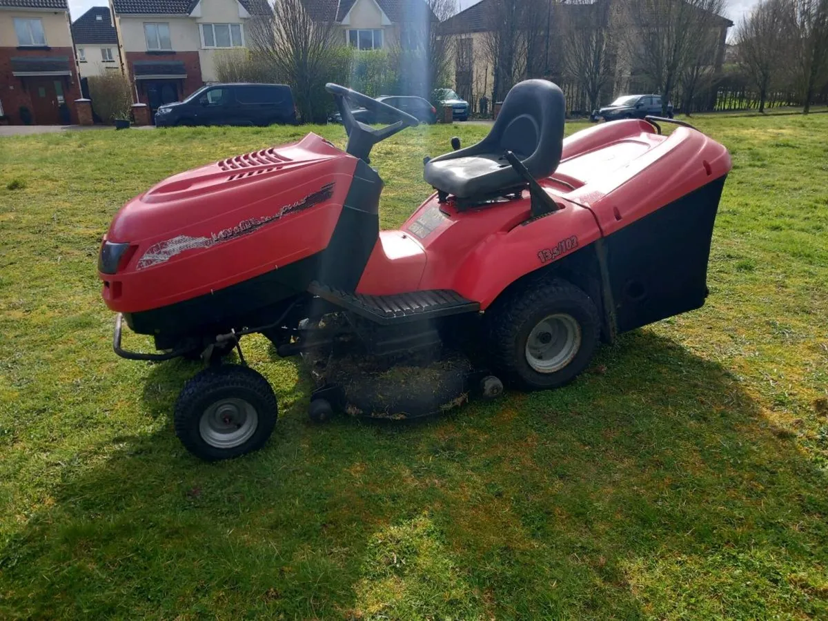 Castlegarden ride on lawnmower - Image 1
