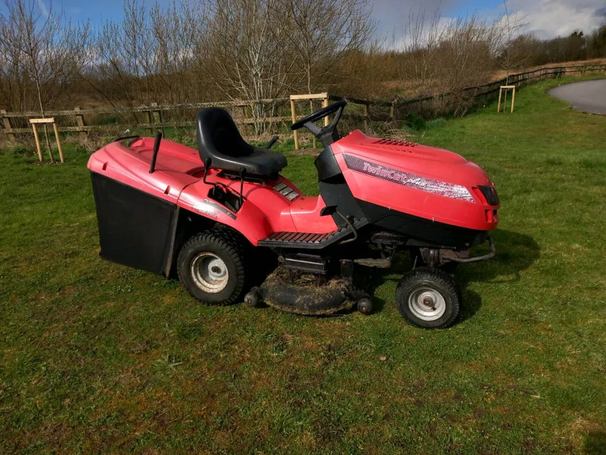 Castlegarden ride on lawnmower - Image 2