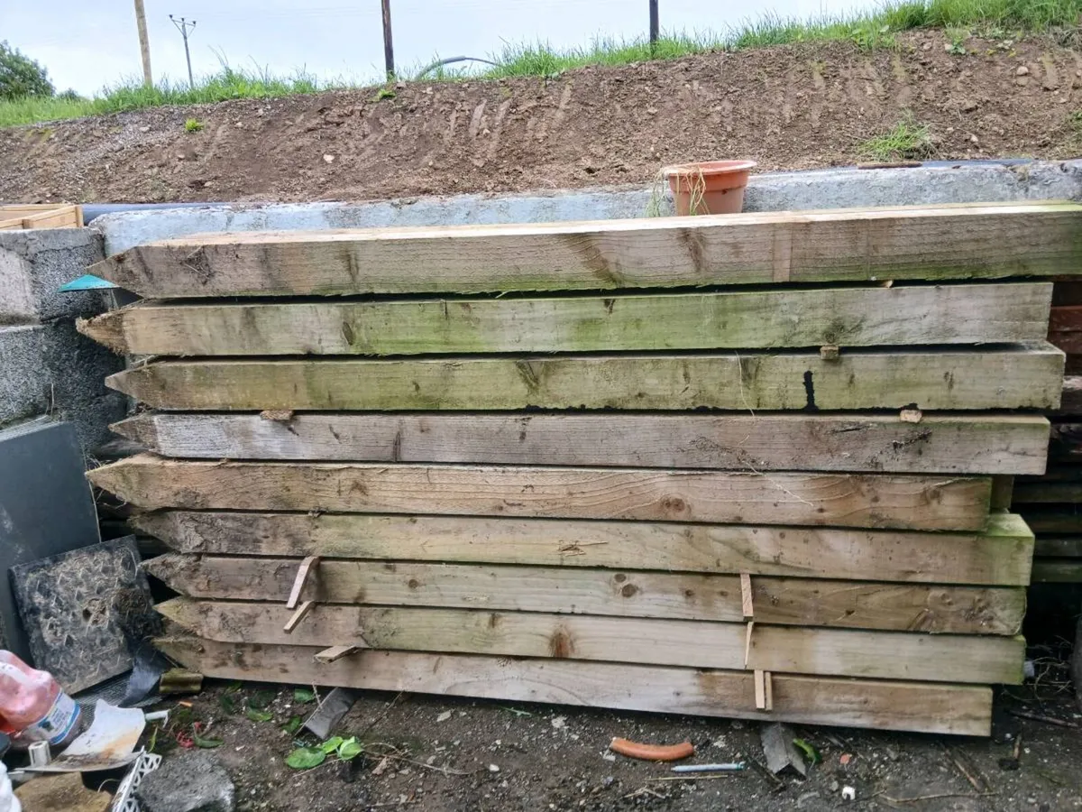 Square stakes - Image 1