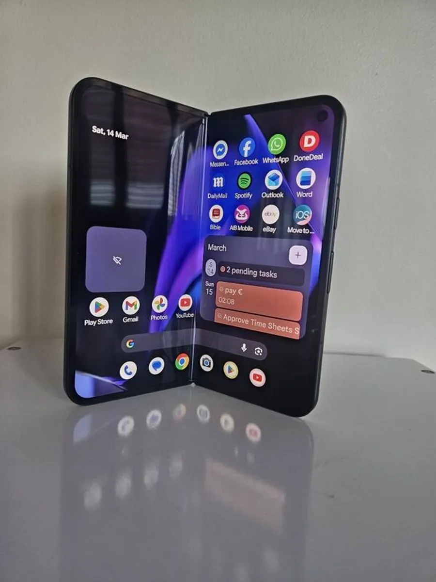 Google Pixel 9 Pro Fold Obsidian Black 256gb Grade A Offical Google Case and Cable Grade A condition - Image 1