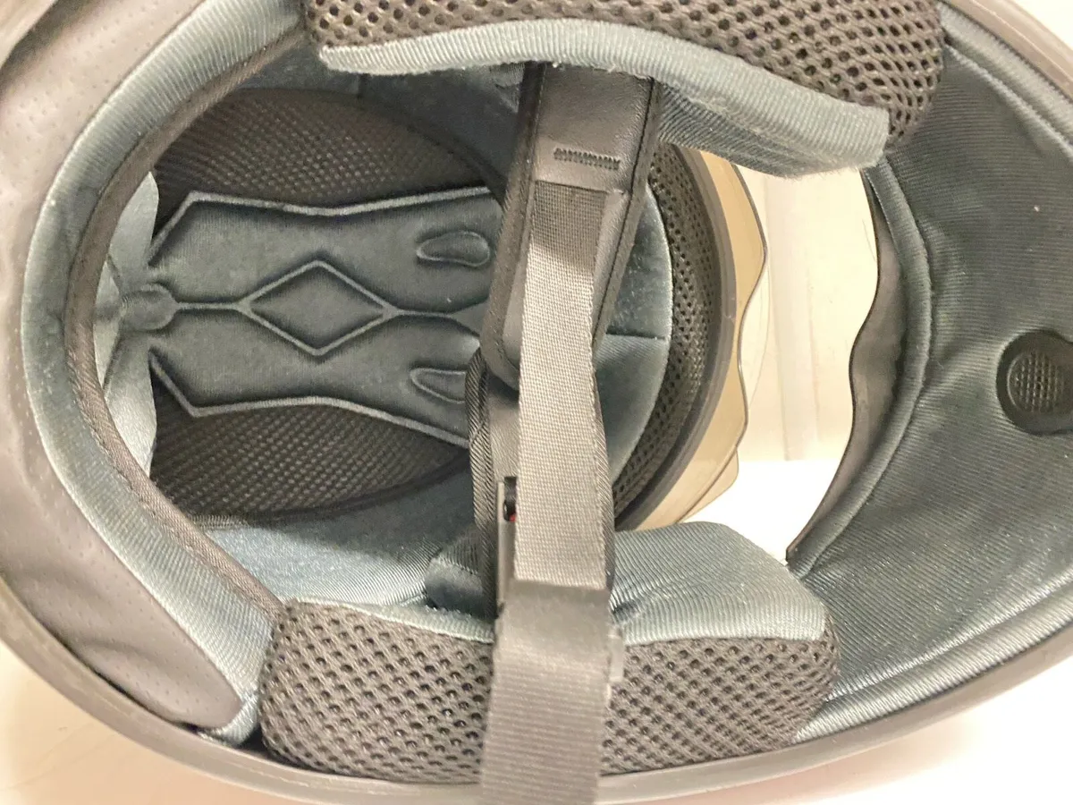 Motorcycle Helmet size M . like new - Image 4